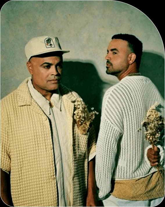 Coastcity duo in light-coloured outfits holding flowers