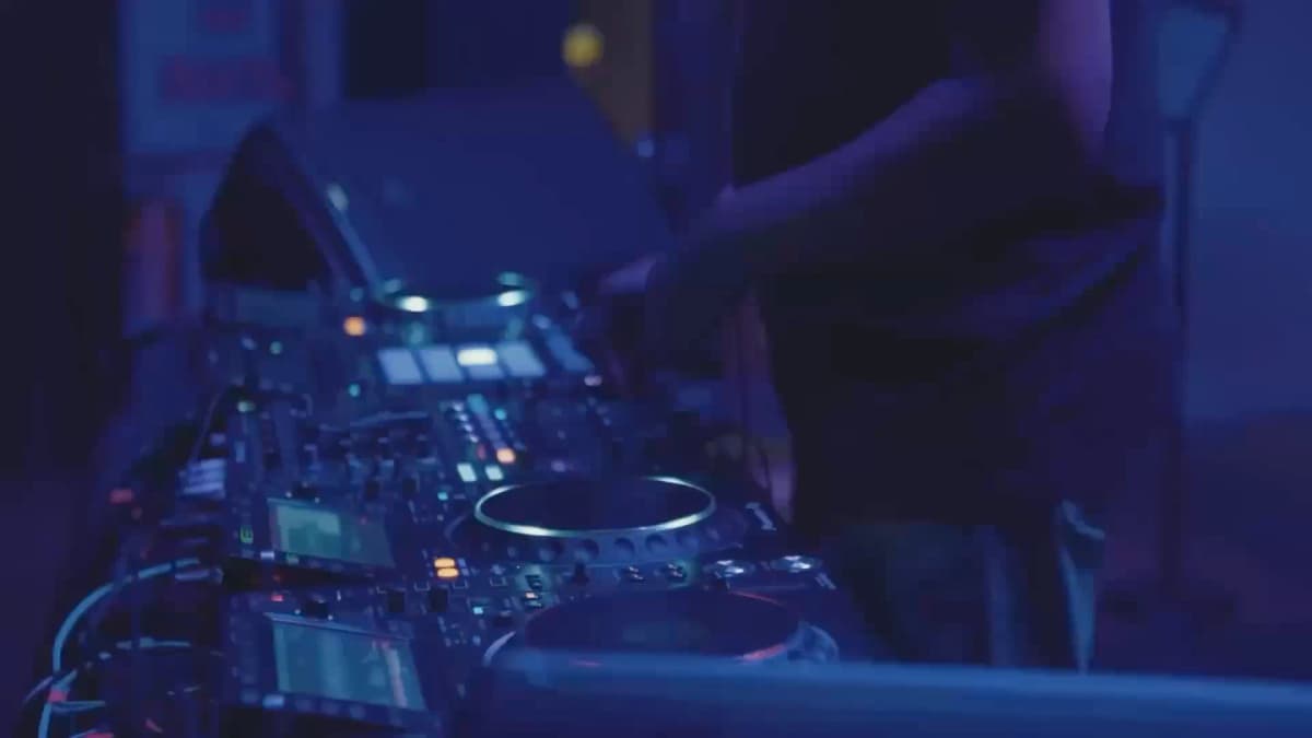 Todd Terry performing, captured from the hero video
